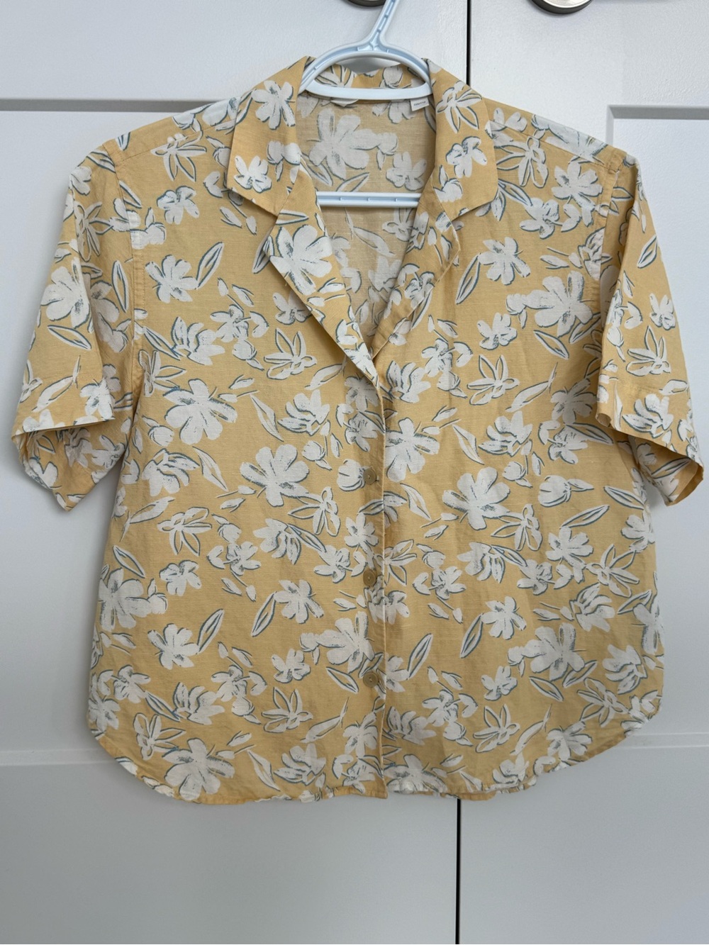 Uniqlo Yellow and White Floral button-up short sleeve